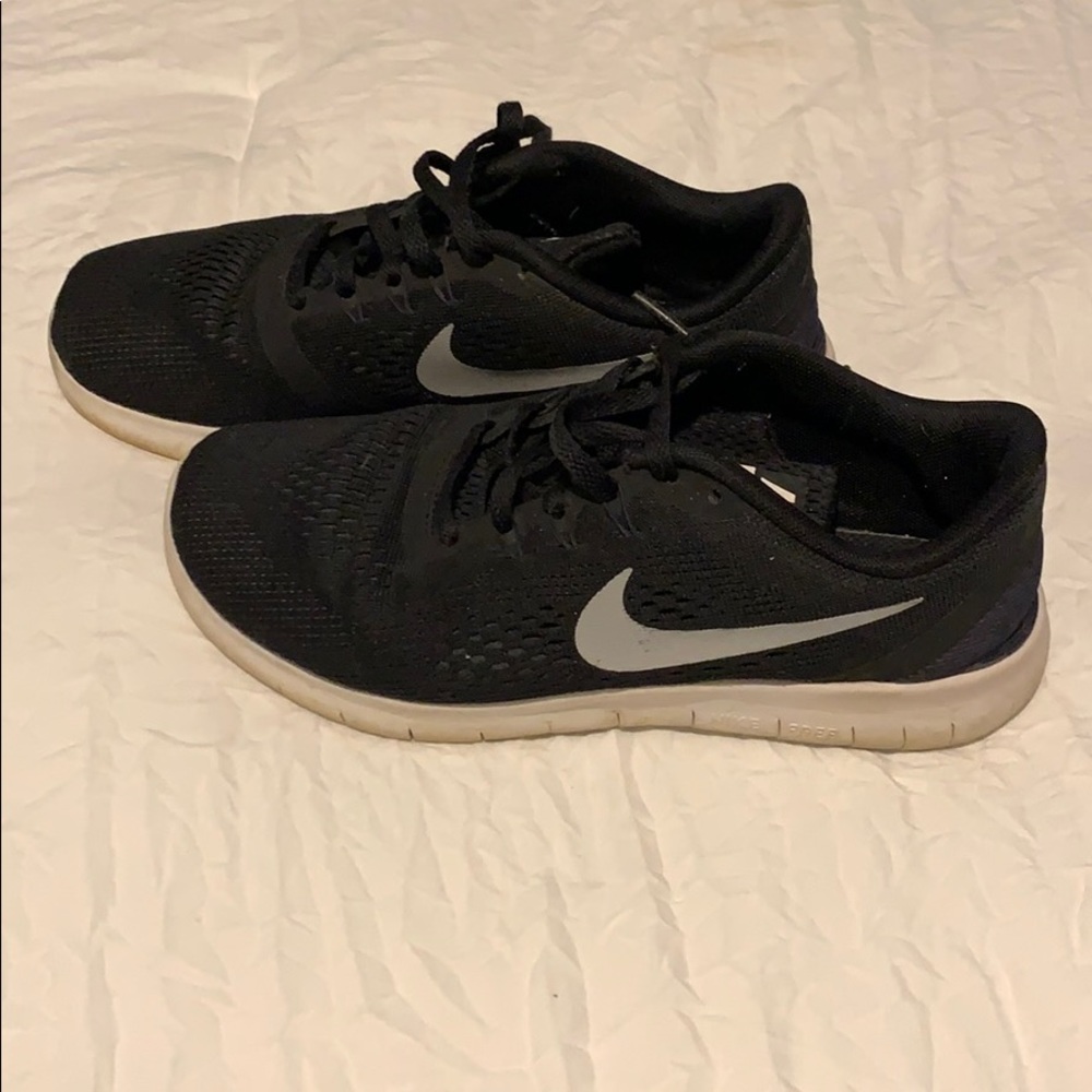 Black nike free runs